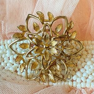 Vintage Sarah Coventry CANADA Gold Tone Floral Brooch Pin Flower Old Money